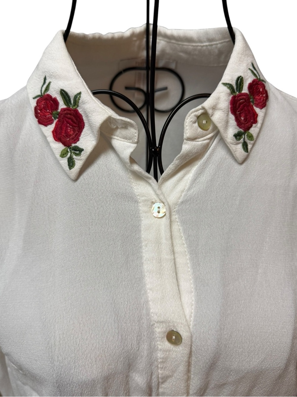 Embroidered Rose Collar White Button-Up Blouse Small